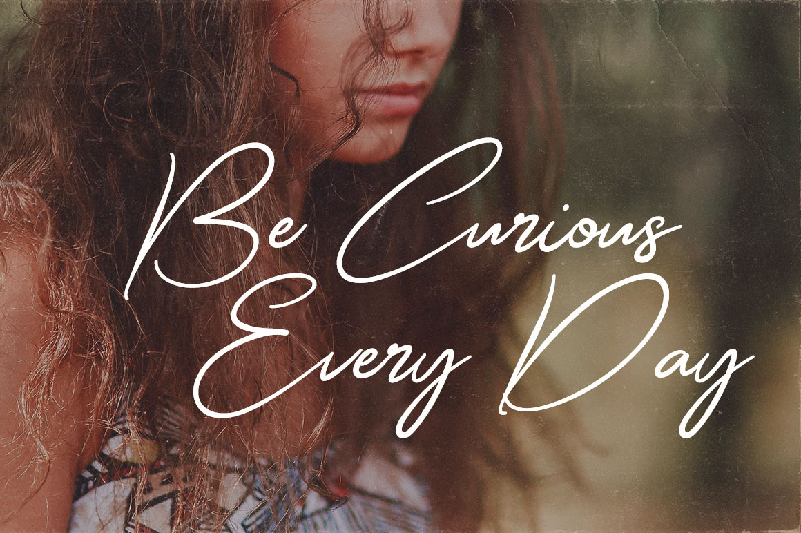 Mondays Script Font